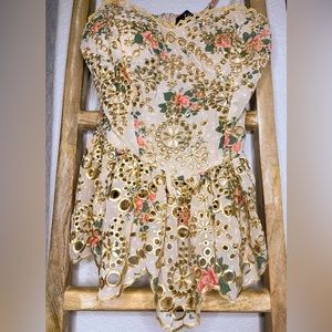 Gorgeous floral corset style peplum top!